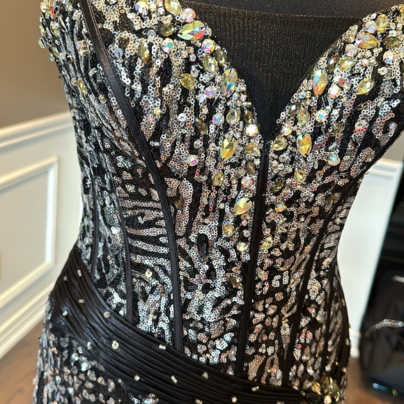 TONY BOWLS PARIS BLACK SILVER DRESS - Picture 7 of 17